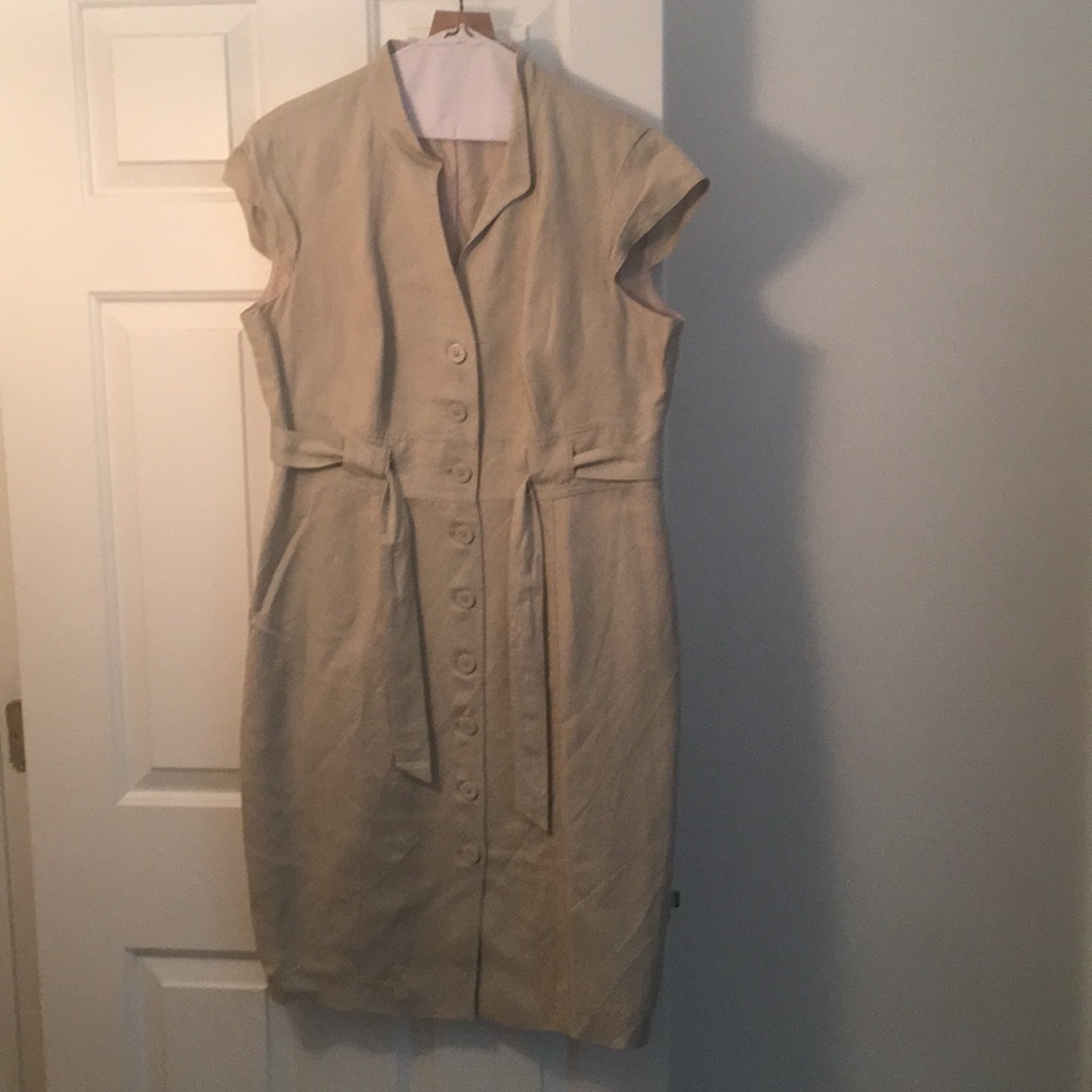 Sleeveless dress